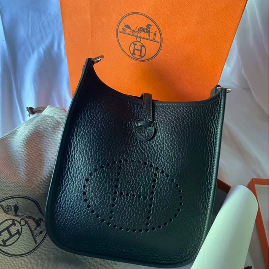 Hermès Evelyne 16 黑色小牛皮-1