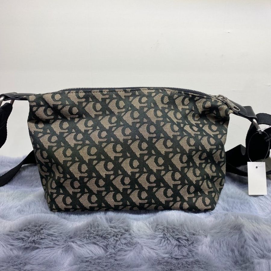 全新閒置品 Calvin Klein 滿版帆布側背包-0