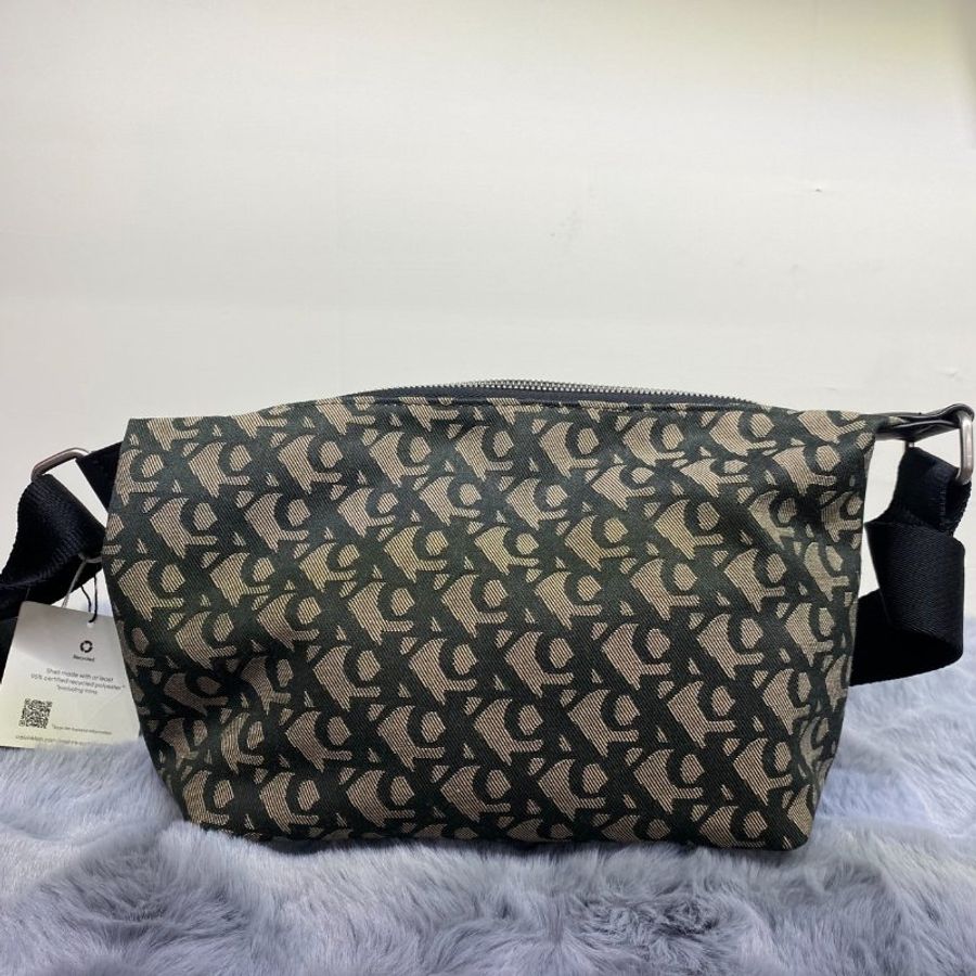 全新閒置品 Calvin Klein 滿版帆布側背包-8