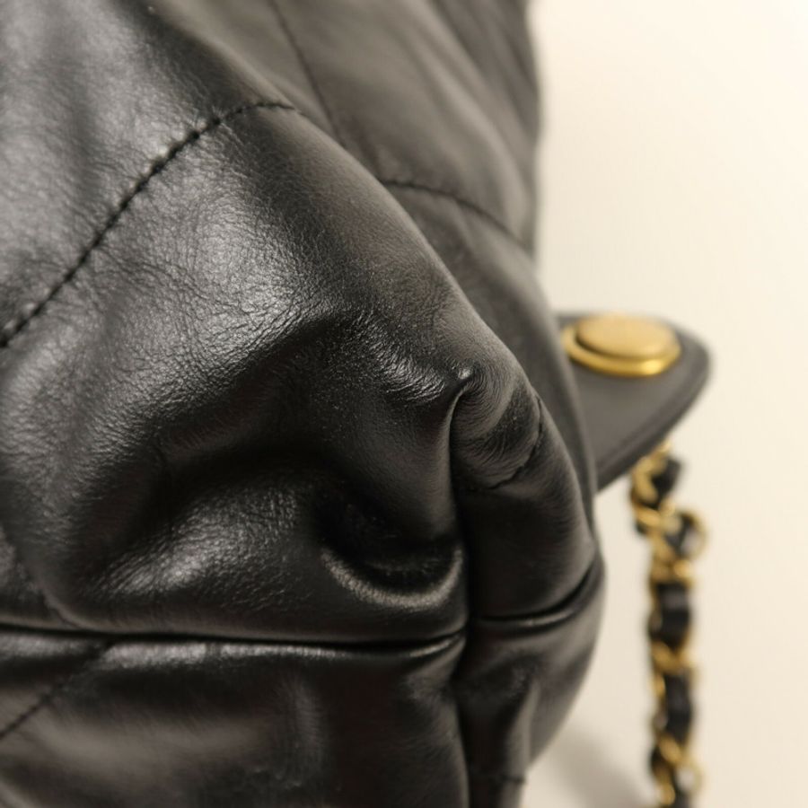 CHANEL 牛皮皮革22 Backpack金扣鏈帶背包-13