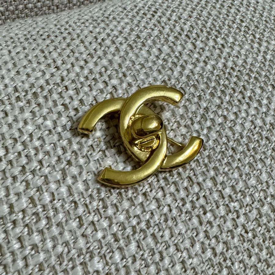 (已售出勿下單)❤️🔥💛Chanel Vintage💛❤️🔥92新✨香奈兒中古書包扣胸針/經典必收款-11