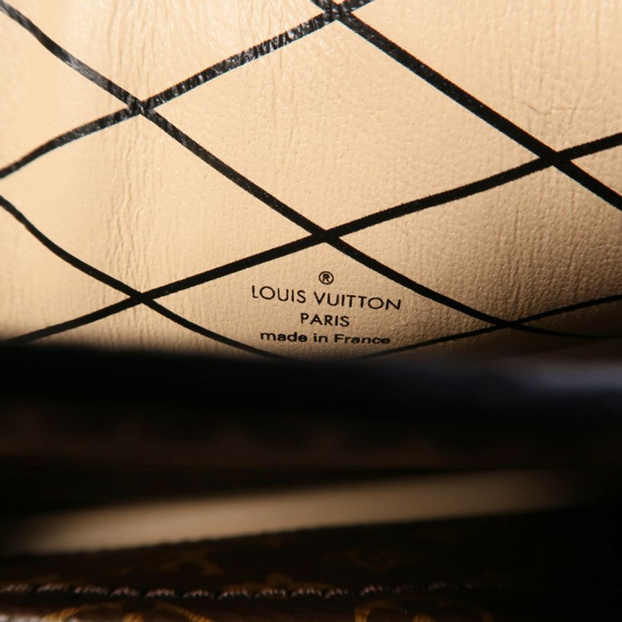 LOUIS VUITTON Monogram Reverse Trunk Clutch金扣肩背袋-12