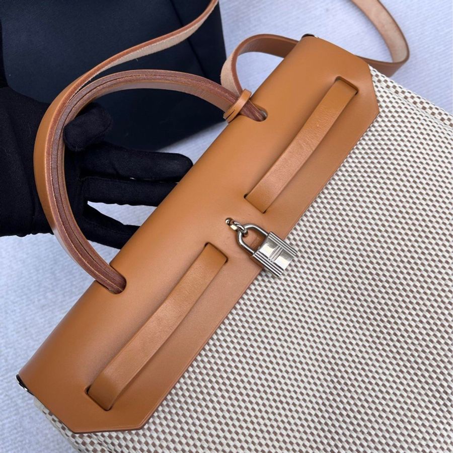 【贈送藍色更換袋❗️一個價錢擁有兩個包✨】Hermes Herbag 31米棕單肩|雙肩|斜背 中古包-6