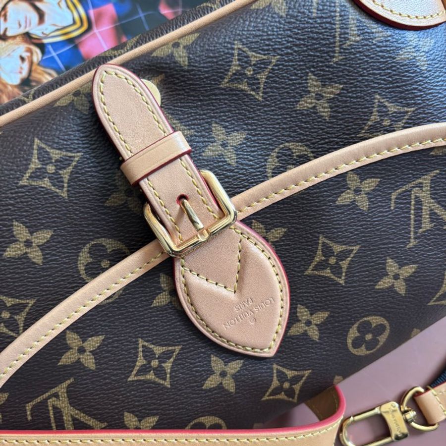 ::LOUIS VUITTON:: LV M45985 Diane花紋手提肩背兩用粉背帶法棍斜背包-6