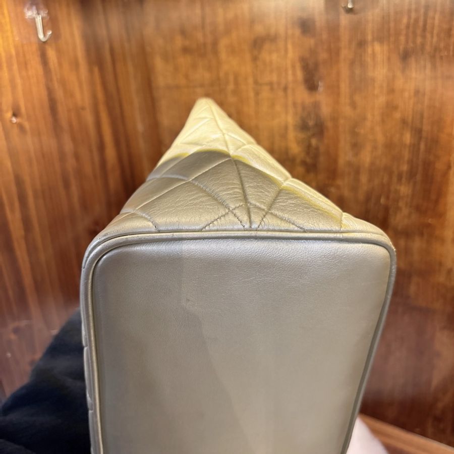 Chanel 金色菱格紋手提包-3