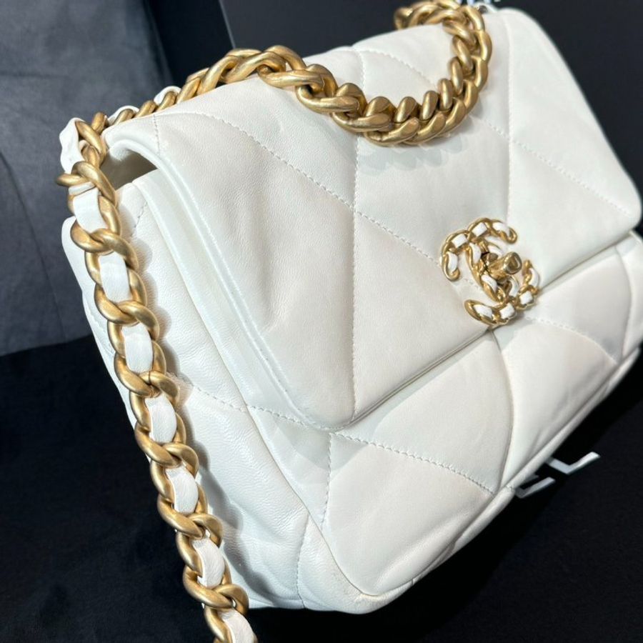 【香香的白雪公主👸✨】Chanel 白色羊皮19系列26cm 鍊帶肩背包 晶片款-2