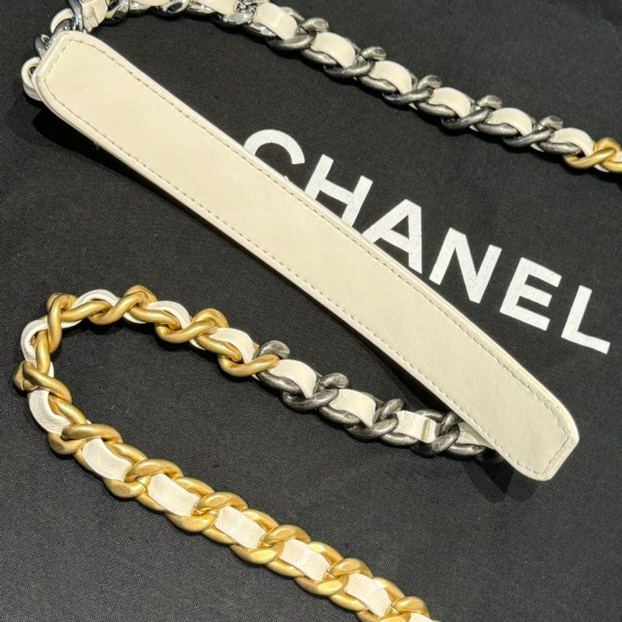 【香香的白雪公主👸✨】Chanel 白色羊皮19系列26cm 鍊帶肩背包 晶片款-6