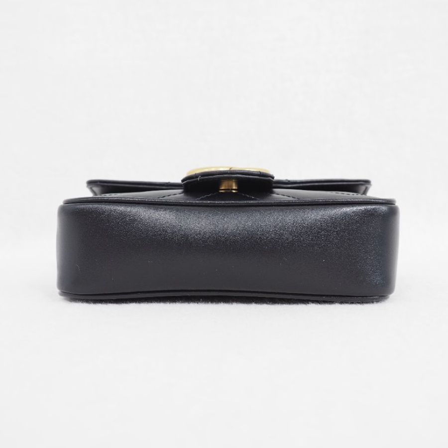 Gucci GG Marmont super mini bag 黑色金扣鏈帶斜背包-11