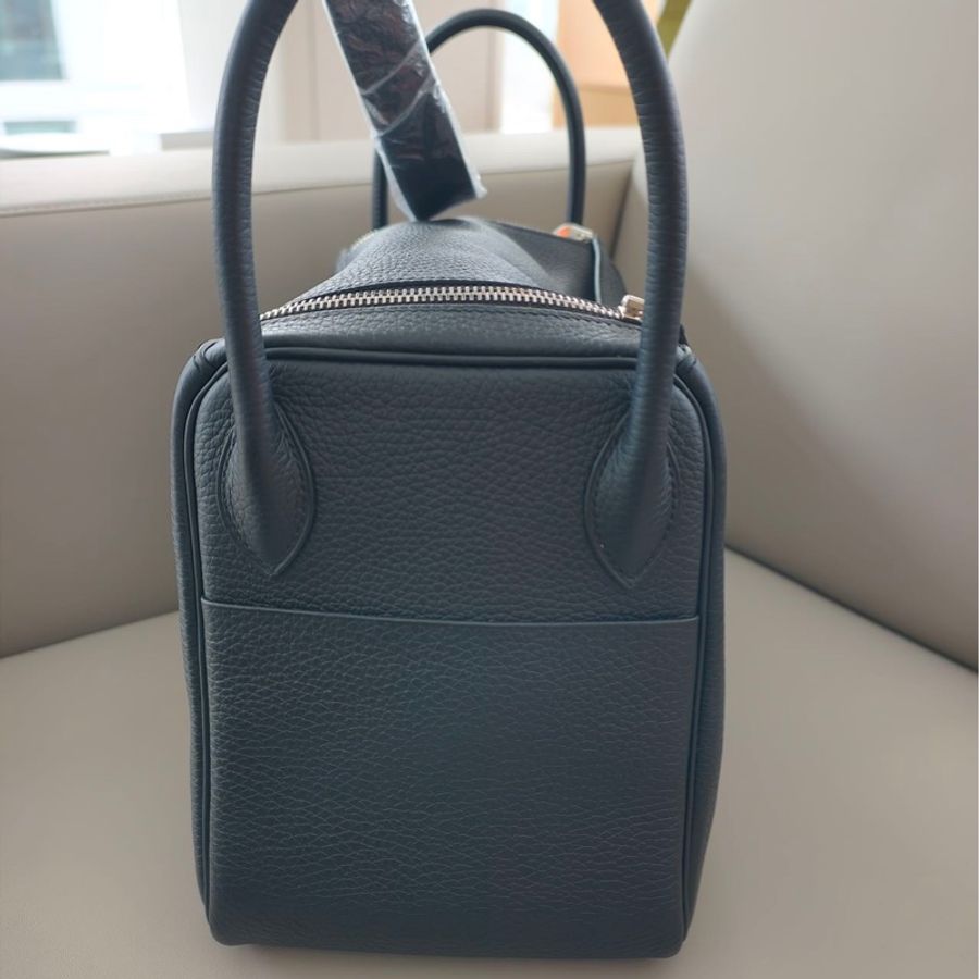 Hermes 愛馬仕 Lindy 30 黑銀扣TC皮 B刻附塵袋,成色極佳,帶膜-2