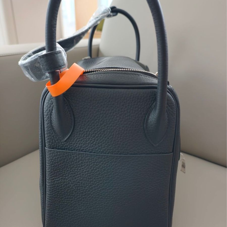 Hermes 愛馬仕 Lindy 30 黑銀扣TC皮 B刻附塵袋,成色極佳,帶膜-3