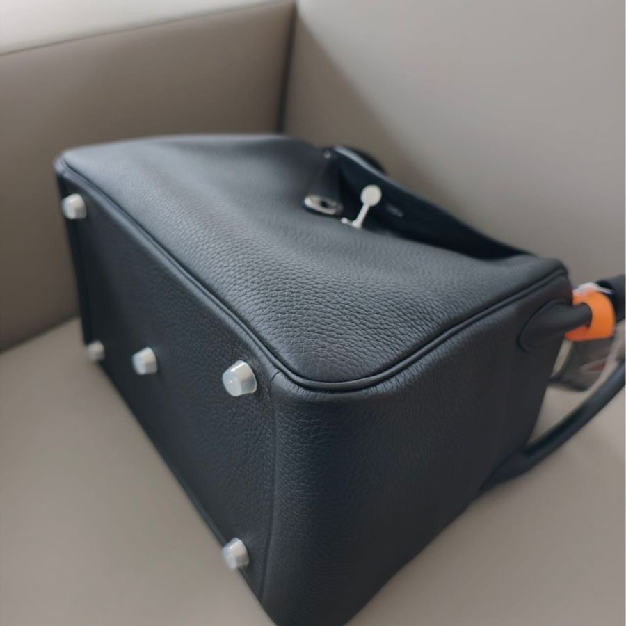 Hermes 愛馬仕 Lindy 30 黑銀扣TC皮 B刻附塵袋,成色極佳,帶膜-4
