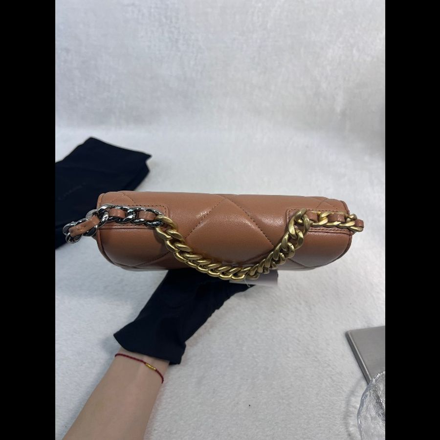 Chanel 焦糖色羊皮 19Bag Woc-6