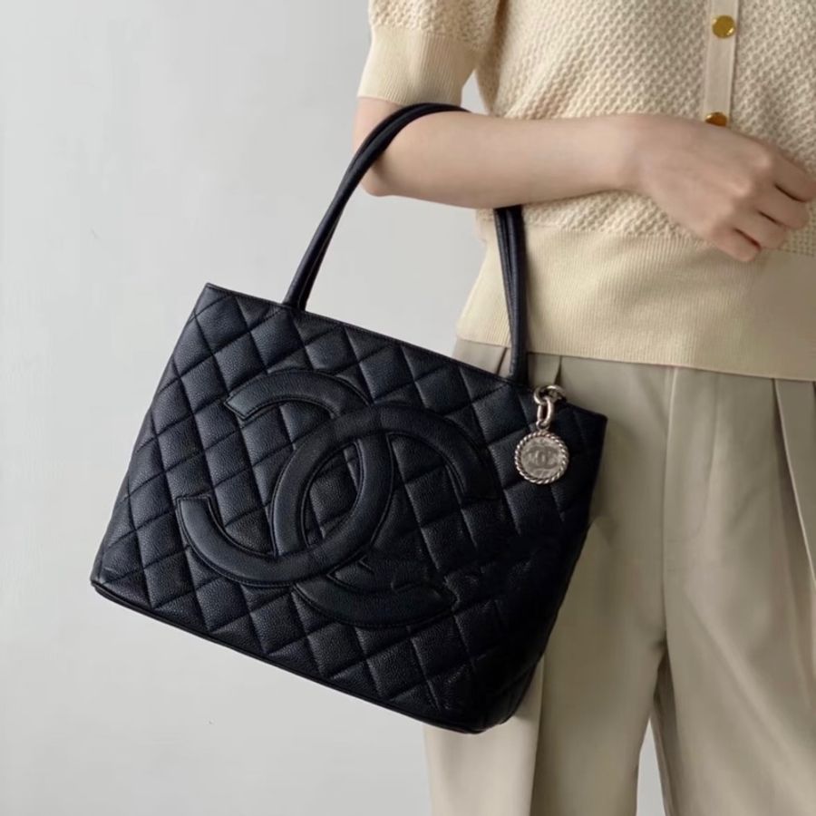 「JL精品代購」9新 Chanel 希爾頓 荔枝牛皮黑銀-1