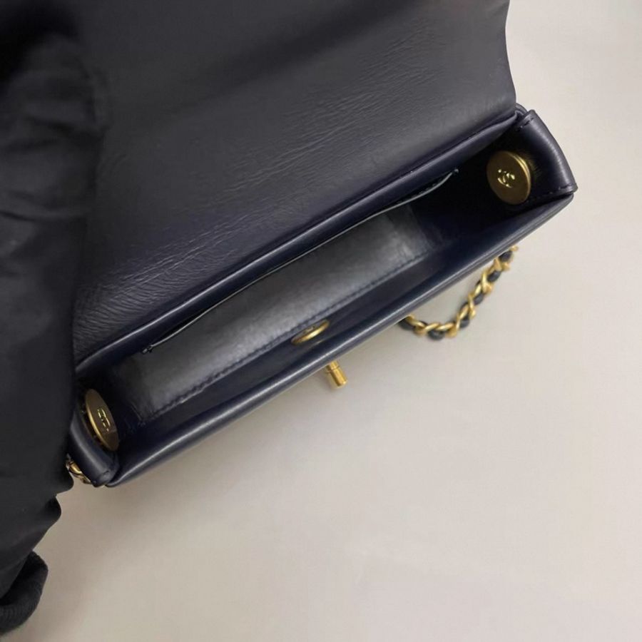 Chanel香奈兒 深藍色牛皮菱格金扣豆腐包-6
