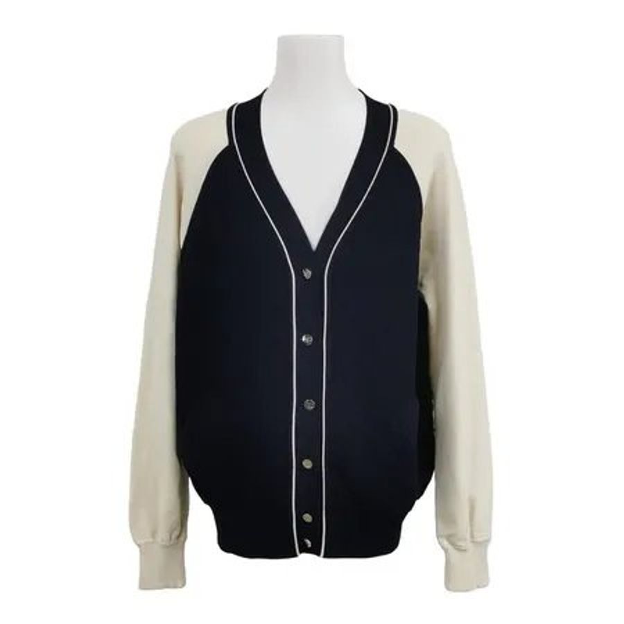 Chanel 18 Pre-Spring Collection) 拼色 V 領開襟衫外套 (棒球外套)-0
