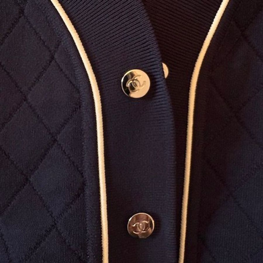 Chanel 18 Pre-Spring Collection) 拼色 V 領開襟衫外套 (棒球外套)-22