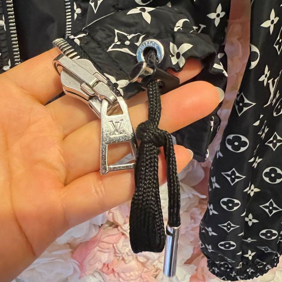 Lv老花套裝,外套可以兩面穿,34碼,有配套褲子34碼-1