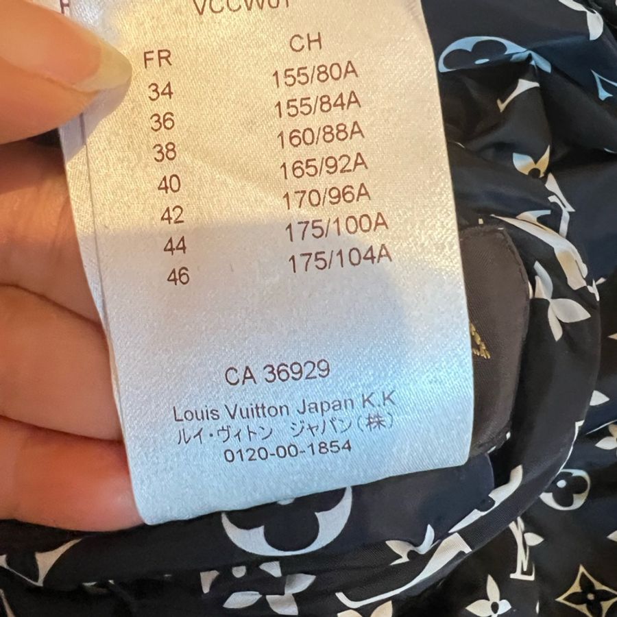 Lv老花套裝,外套可以兩面穿,34碼,有配套褲子34碼-7