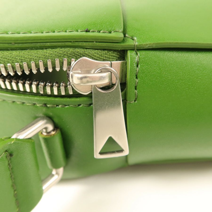 BOTTEGA VENETA 牛皮皮革Small Cassette Camera Bag銀扣肩背袋-8