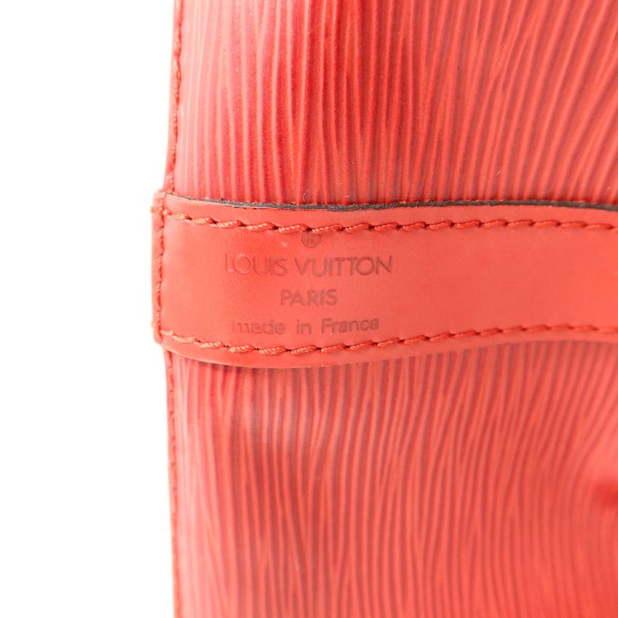 LOUIS VUITTON 水波紋牛皮革Petit Noe金扣肩背袋-6