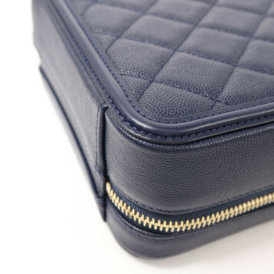 CHANEL 牛皮皮革Vanity Case金扣鏈帶手挽肩背兩用袋-16