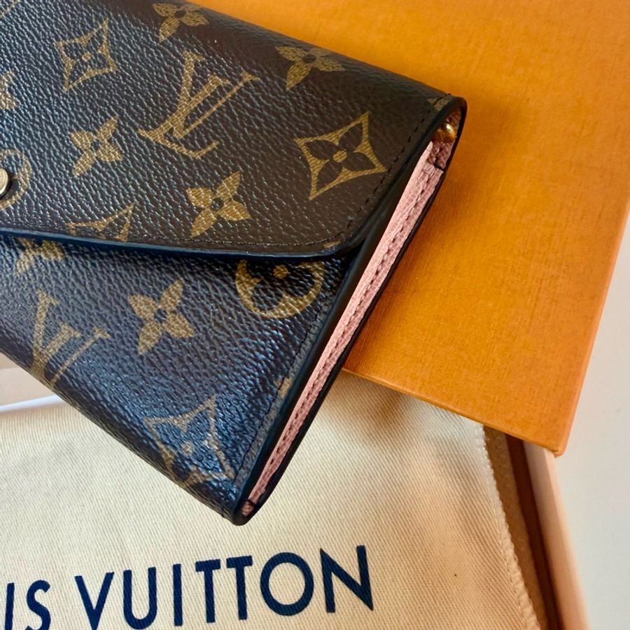 ✔️LV Louis Vuitton 路易威登 Monogram M62235 Sarah 金釦長夾/櫻花粉-27