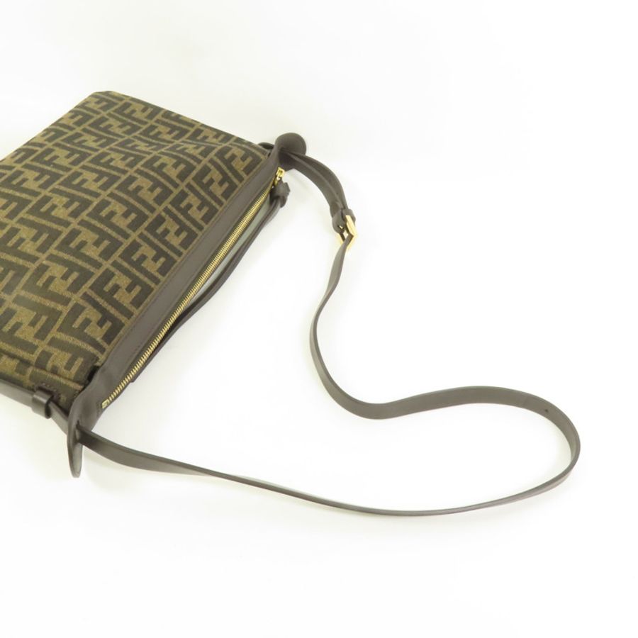 FENDI 帆布Shoulder Bag金扣肩背袋-4