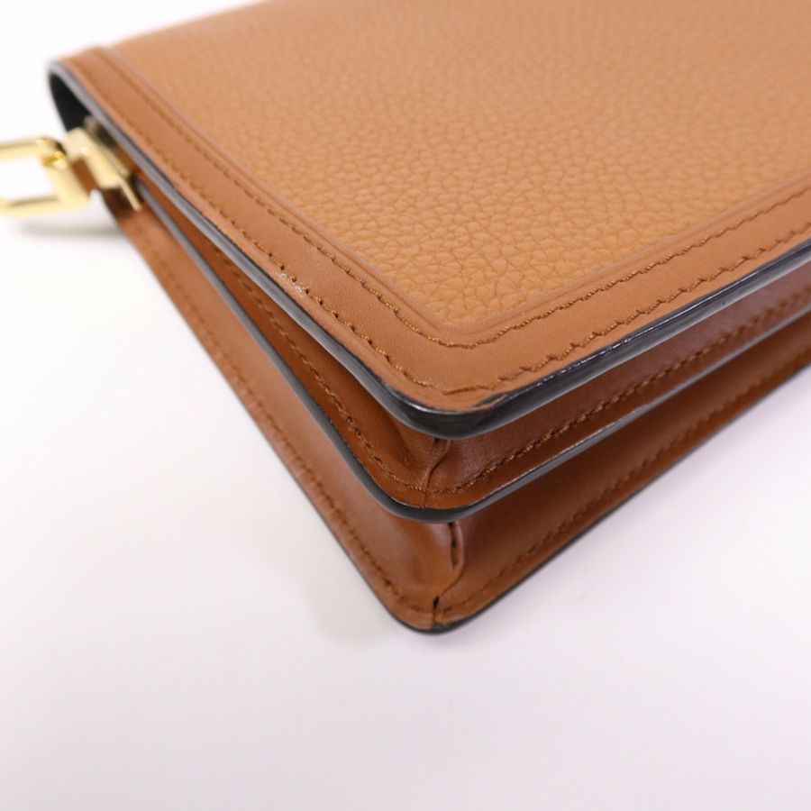 LOUIS VUITTON Taurillon Clemence Mini Dauphine金扣肩背袋-11