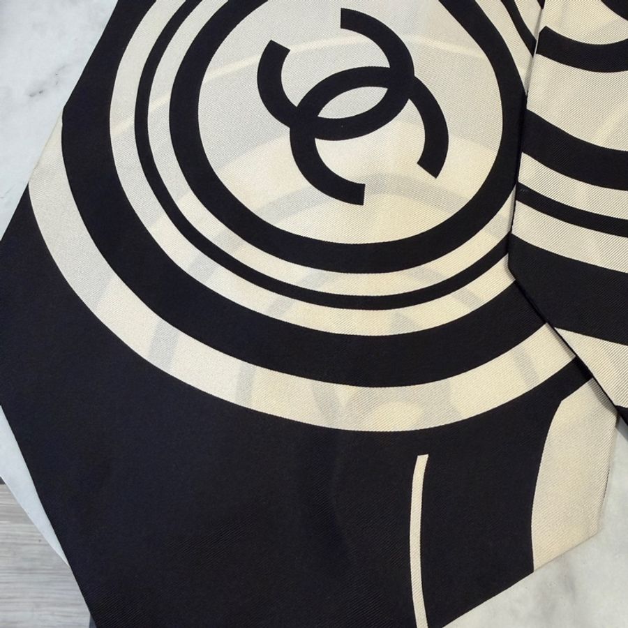 Chanel 黑白寬版絲巾-4