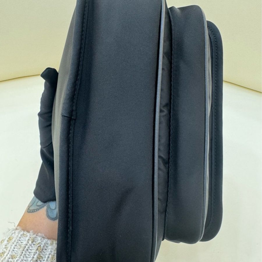 YSL NIKI 小號 尼龍黑色郵差包 23年 尺寸約21x15-9