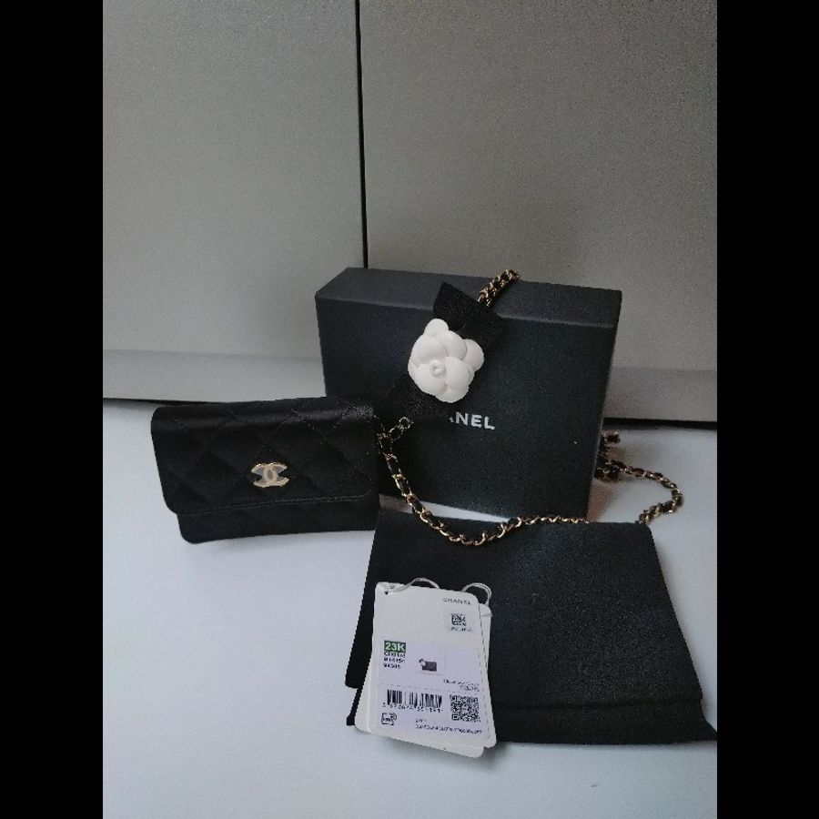 Chanel 白山茶花金鍊黑緞布斜背小卡片包-3