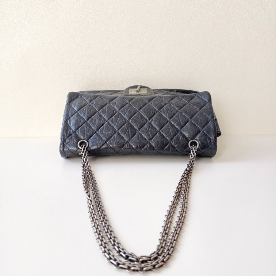 香奈兒 / Chanel 2.55 肩背包 黑銀牛皮 尺寸: 20×31.5×10 cm 年份:2011 年 14 開 97 新 釦子有裂-4