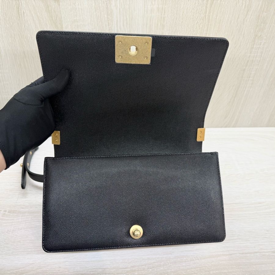 CHANEL黑金荔枝牛皮BOY側背包/A67086-18