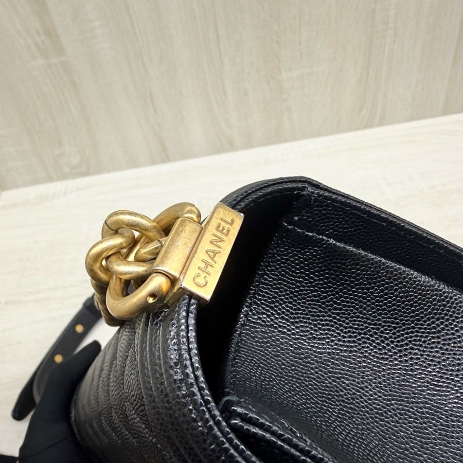 CHANEL黑金荔枝牛皮BOY側背包/A67086-19