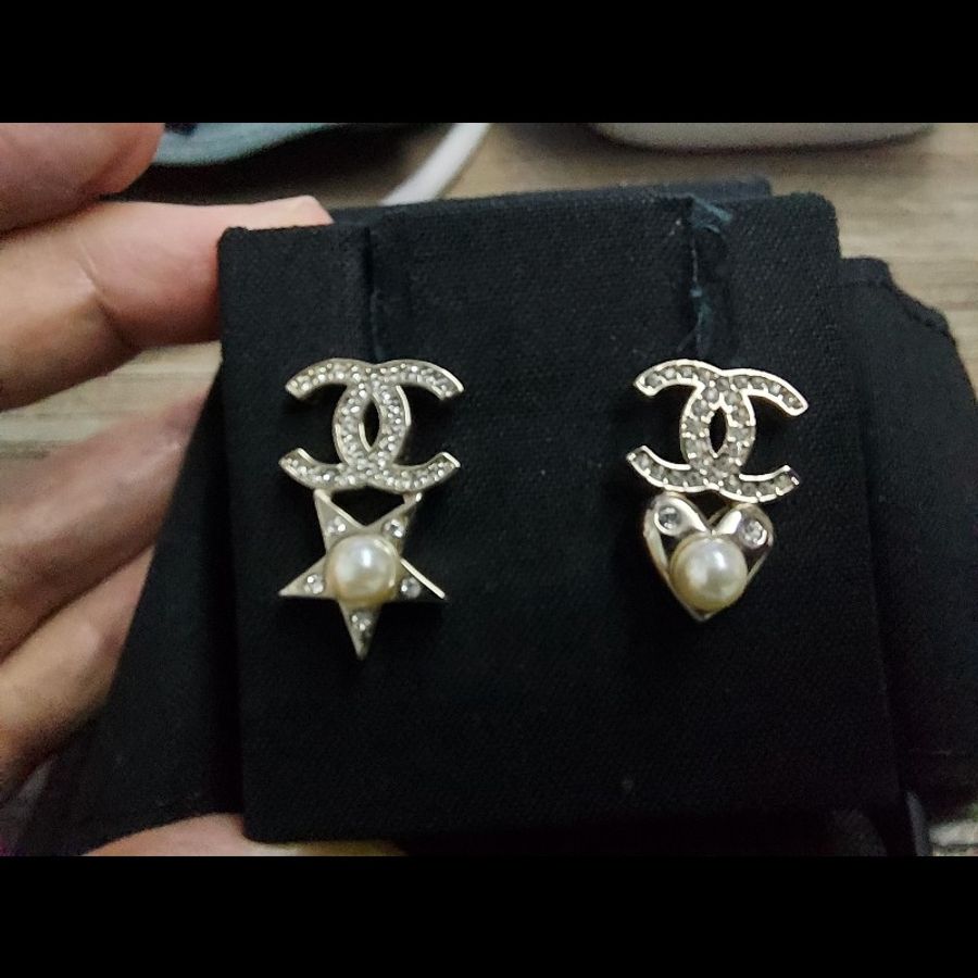 Chanel 星星心心水鑽加珍珠母貝耳針-4