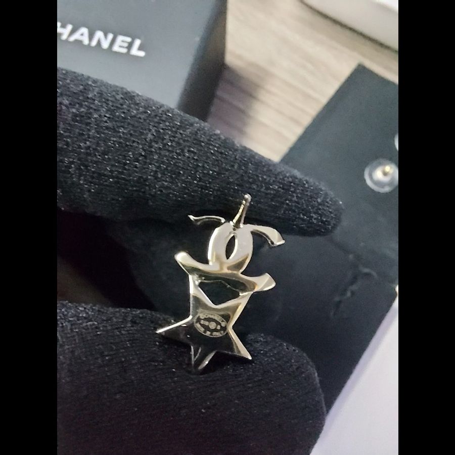 Chanel 星星心心水鑽加珍珠母貝耳針-7