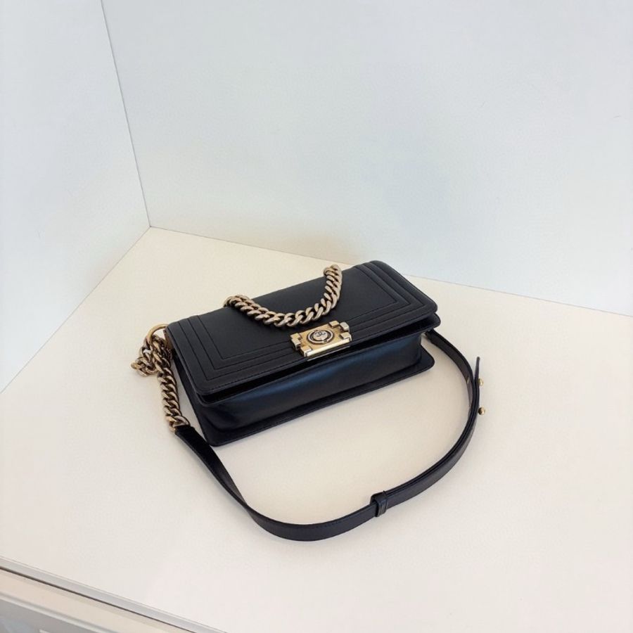 Chanel Leboy 黑金 牛皮 浮雕字母logo 中號  25*14*6 98新配件塵袋-4