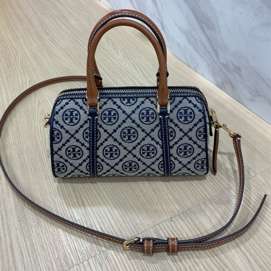 Tory Burch T-Monogram 迷你波士頓/酒桶包-1