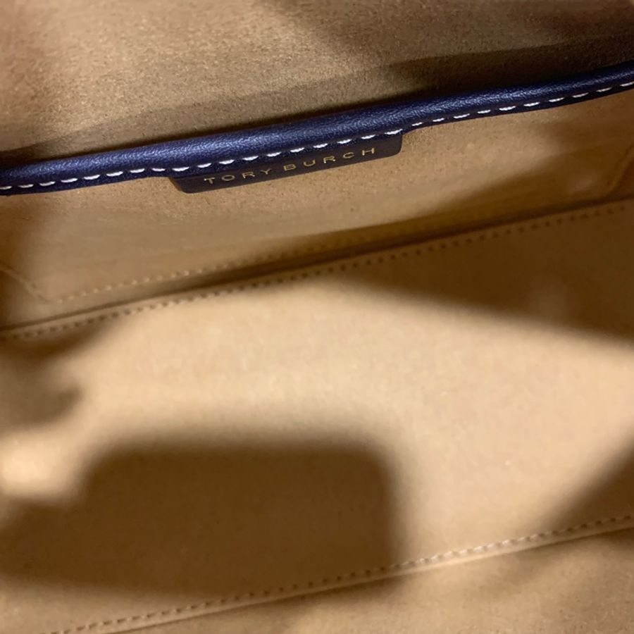 Tory Burch T-Monogram 迷你波士頓/酒桶包-15
