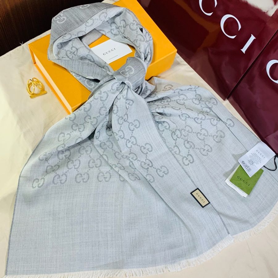 ‼️全台最甜 全新含吊牌 Gucci 古馳 淺灰老花滿版雙色 羊毛圍巾 披肩-5