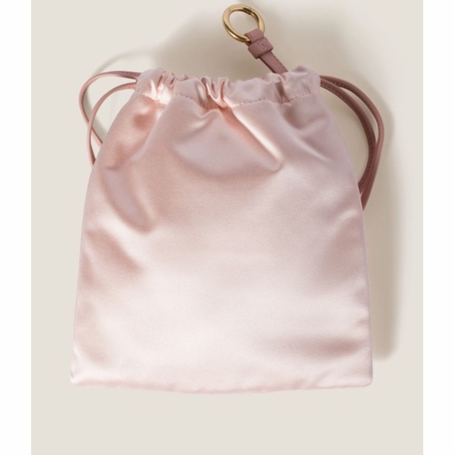 Miu Miu 女士 抽繩手拿包均碼碼常規、21cm*18cm-1