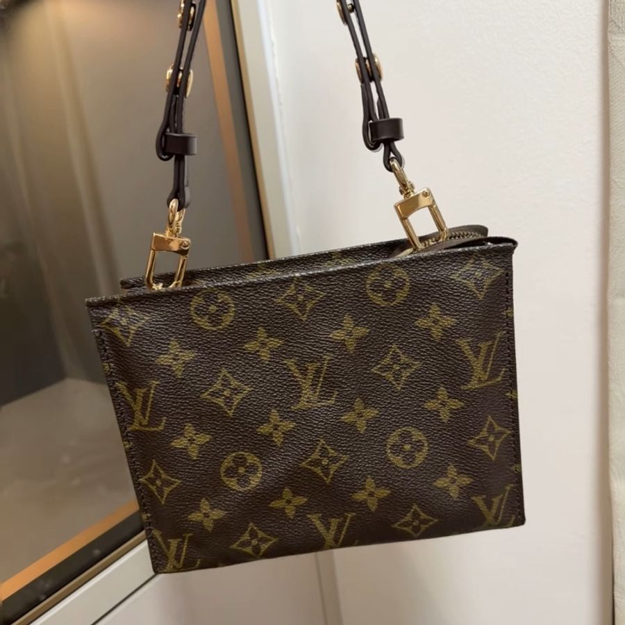 【大爆款❗️經典款式✨全網最低價】LV 19cm 洗漱包|單肩包~斜背包-2