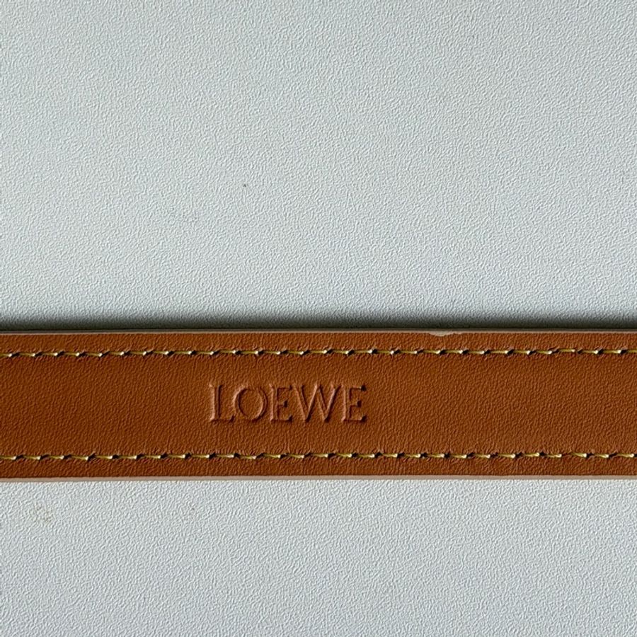 914intheair精品代購『全新閒置』Loewe 經典品牌logo奶茶色小牛皮腰帶/皮帶 85-21