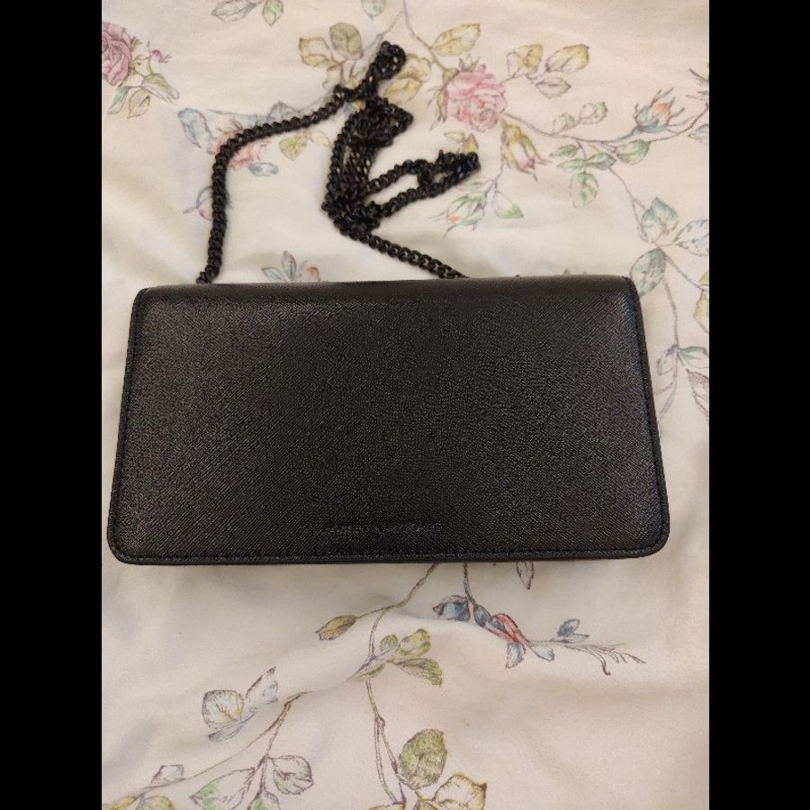 MARC JACOBS 素面防刮皮翻蓋側背包(黑)-1