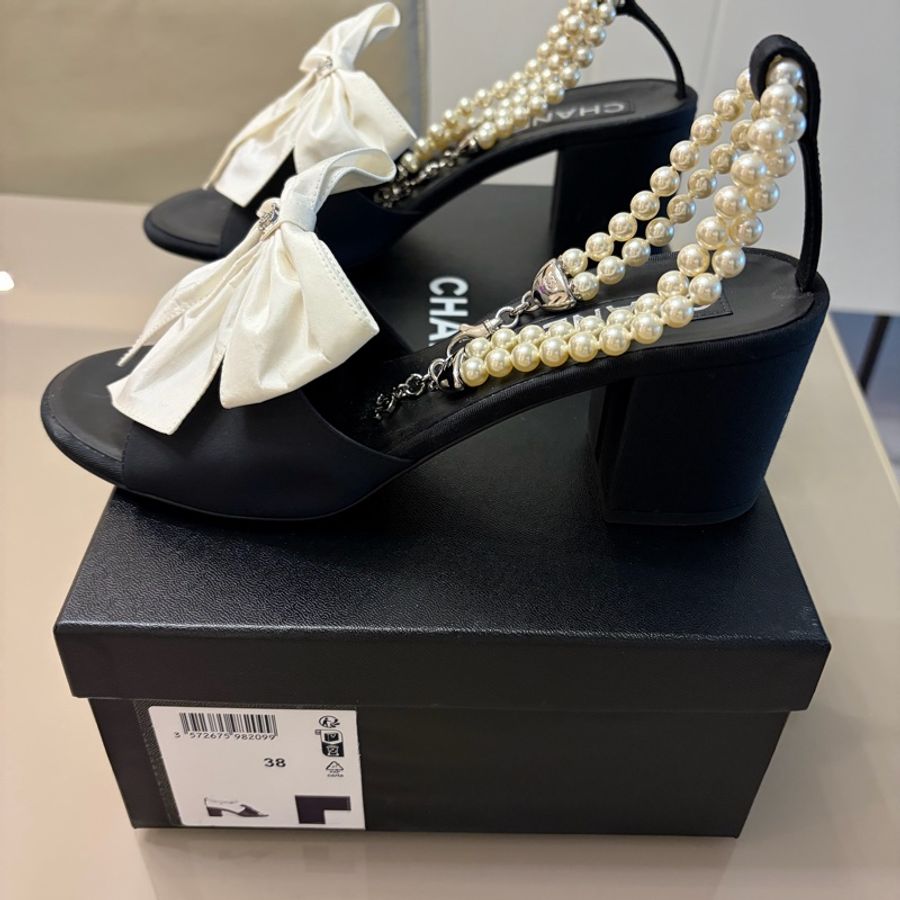 Chanel緞面蝴蝶結涼鞋-2