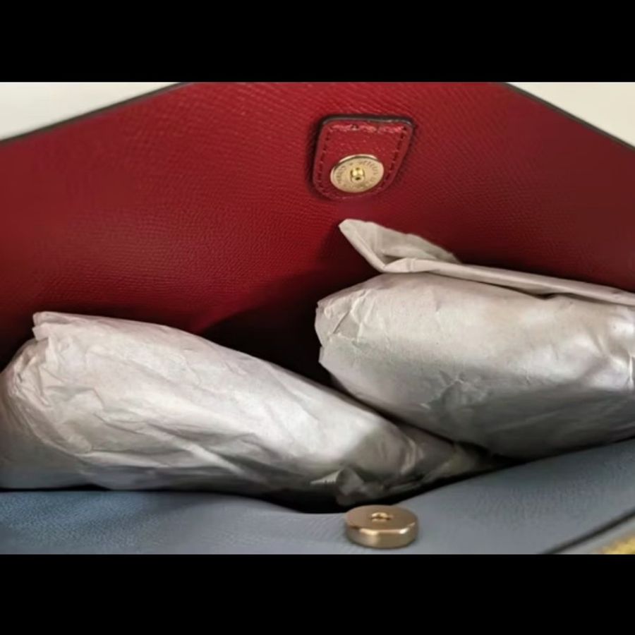 近全新 COACH 金馬車牛皮革手提/斜背水桶包 撞色 奶茶色 香檳色 經典 澳洲帶回 附吊牌-10