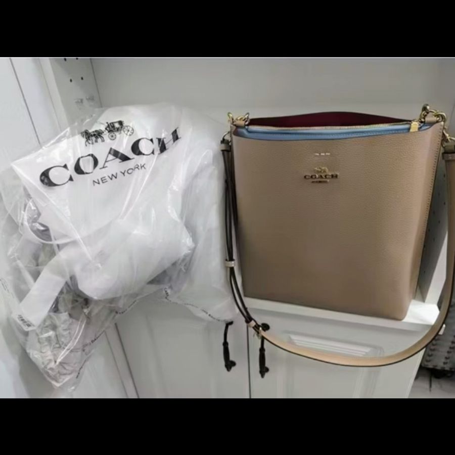 近全新 COACH 金馬車牛皮革手提/斜背水桶包 撞色 奶茶色 香檳色 經典 澳洲帶回 附吊牌-12