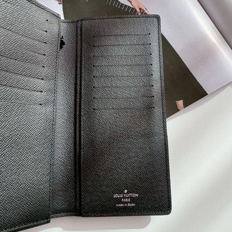 😍全新商品 LV 男生黑色花紋對開長夾-2