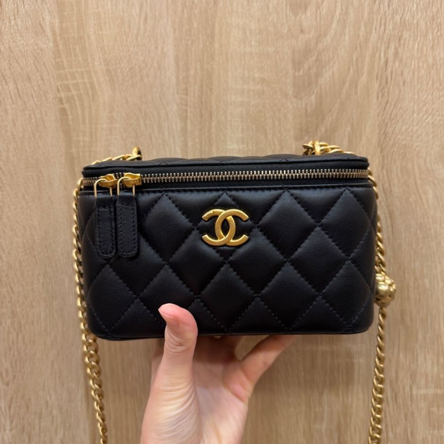 Chanel 黑羊皮霧金釦山茶花調節化妝盒AP3301-0