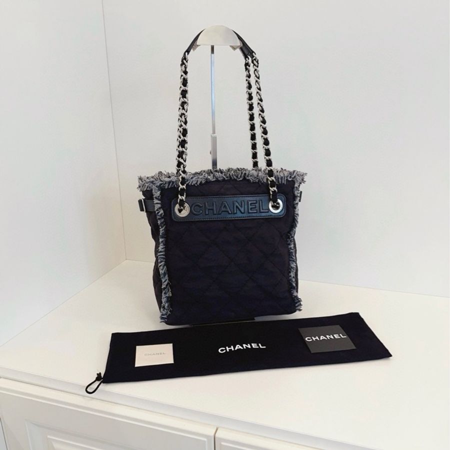 ✨Chanel 黑銀降落傘沙灘包 小號 浮雕logo 98新🖤-1